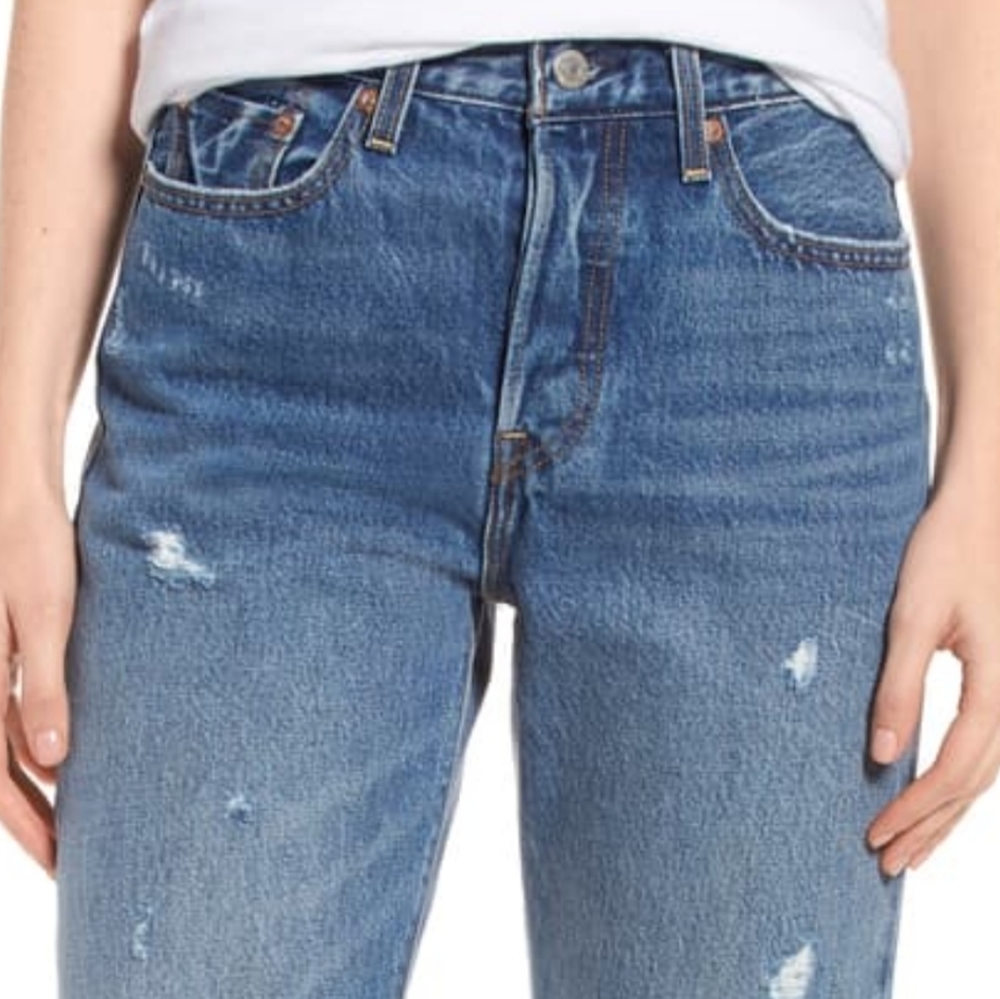 Levi Wedgie cut offs - Picture 6 of 8